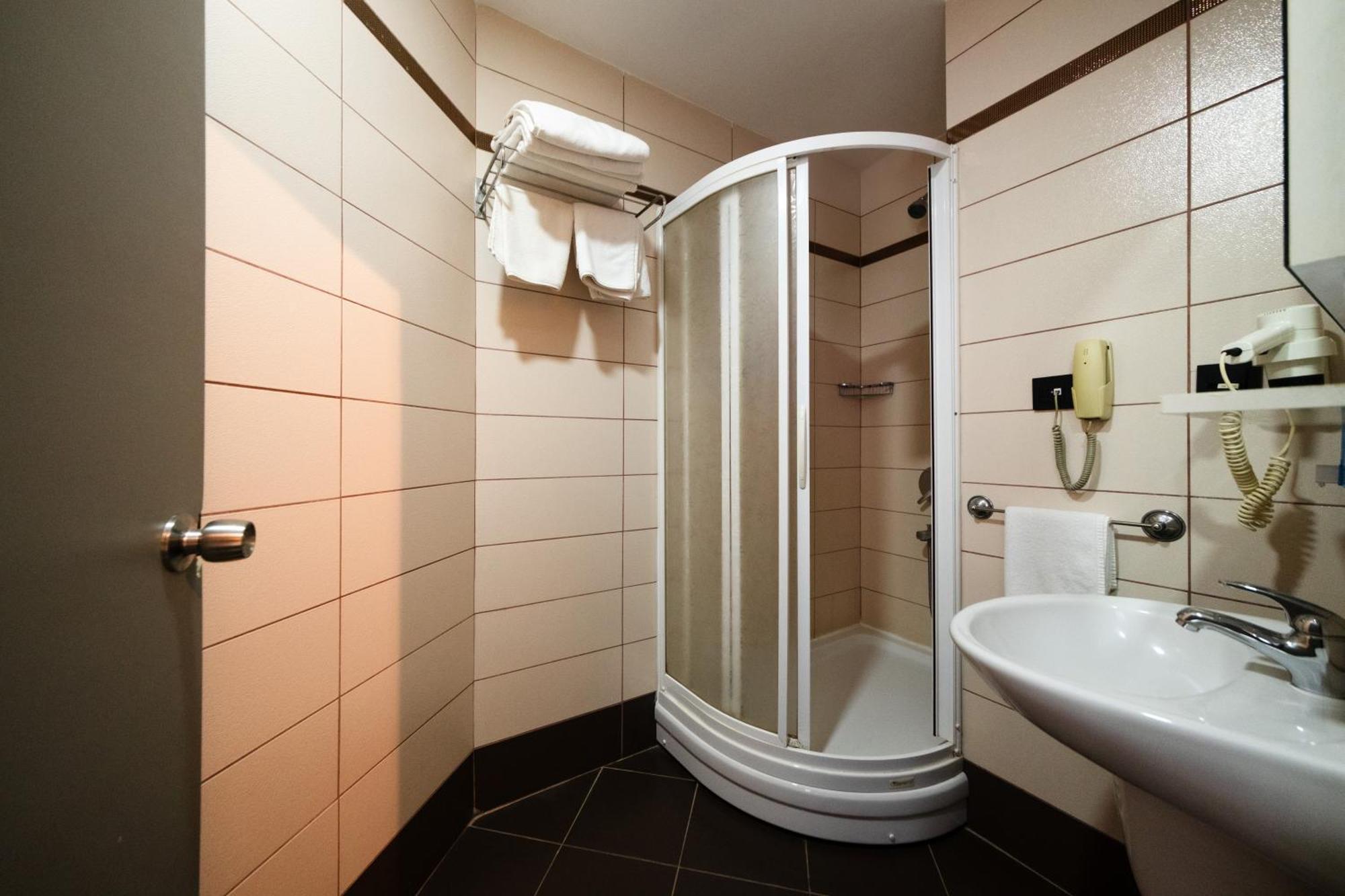 צ'נקלה Polek Hotel מראה חיצוני תמונה